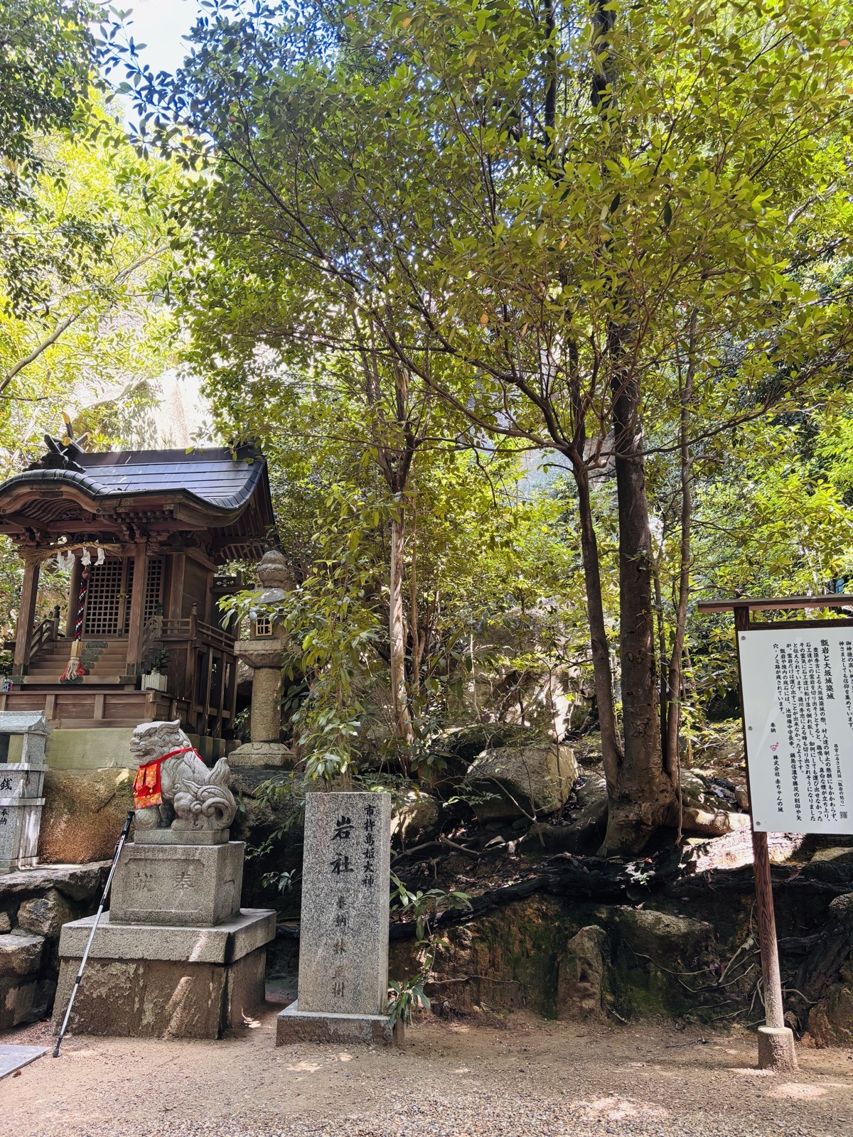 越木岩神社 境内の岩社