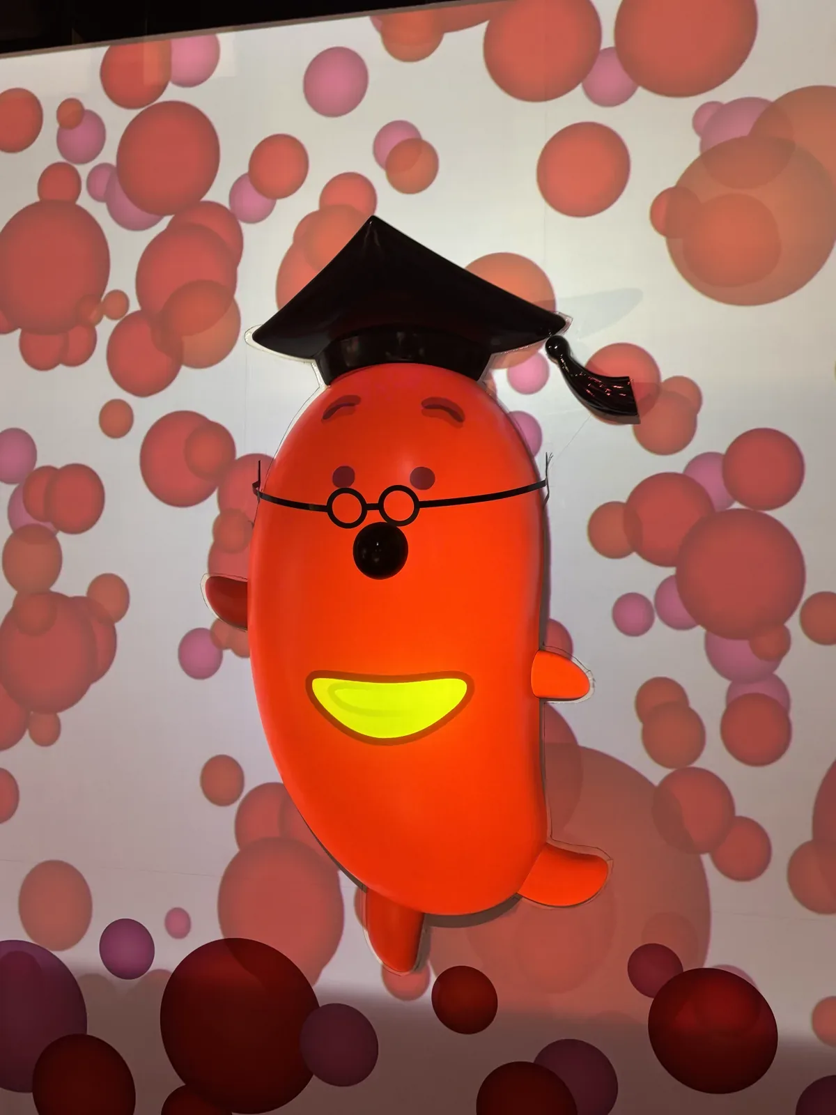 つぶつぶランドの壁にいる明太子のキャラクター